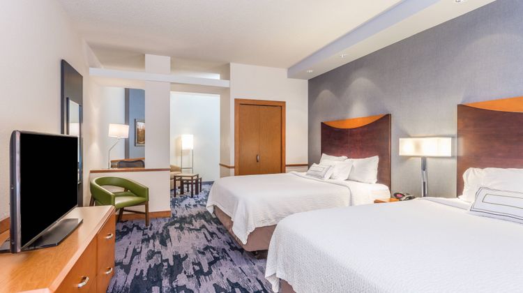 Fairfield Inn & Suites-Madison East Suite