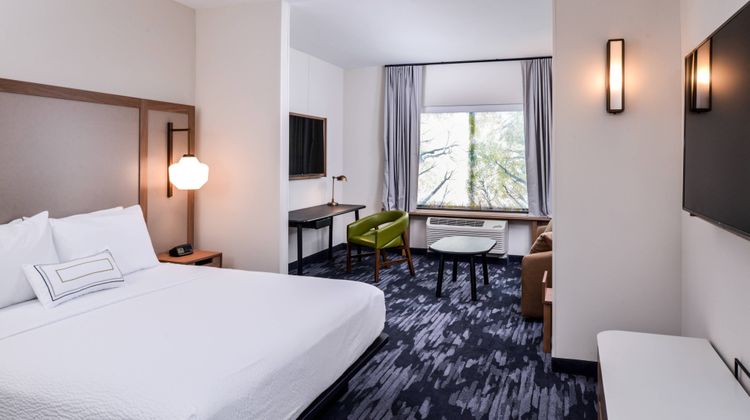 Fairfield Inn & Suites Staunton Suite
