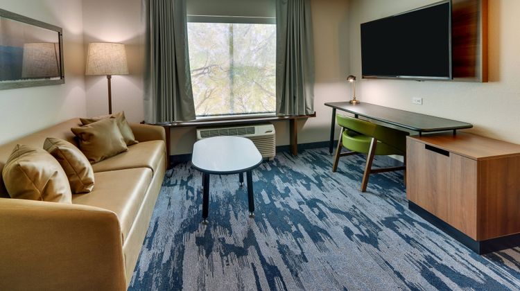Fairfield Inn & Suites Warsaw Suite