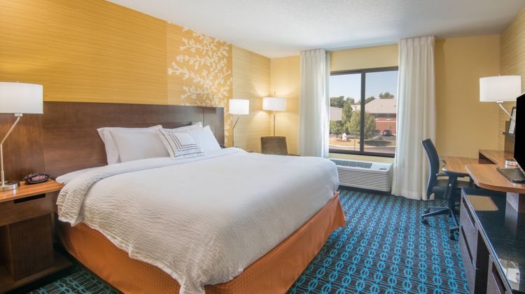 Fairfield Inn & Suites Fort Wayne SW Room