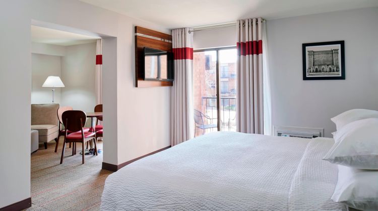 Four Points by Sheraton Detroit Novi Suite