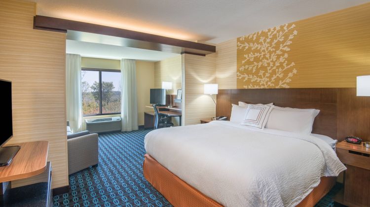 Fairfield Inn & Suites Fort Wayne SW Suite