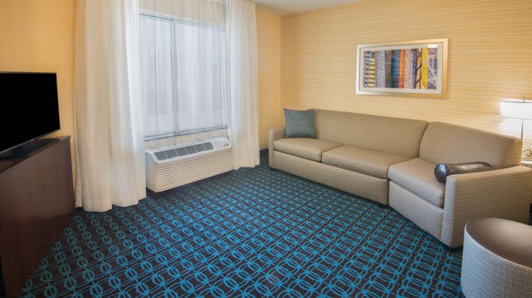 Fairfield Inn & Suites Fort Wayne SW Suite