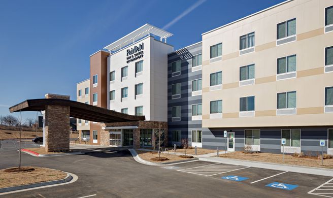 Fairfield Inn & Suites Fayetteville Exterior