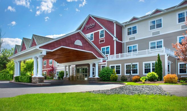 Fairfield Inn & Suites Lenox Exterior