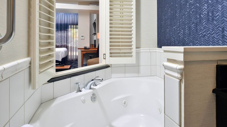 Fairfield Inn & Stes Santa Cruz/Capitola Room