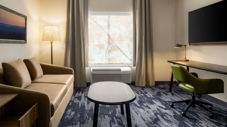 Fairfield Inn & Suites Bethlehem Suite