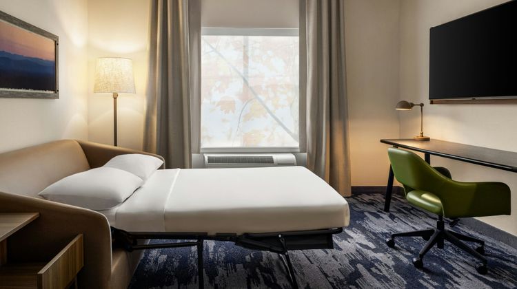 Fairfield Inn & Suites Bethlehem Suite