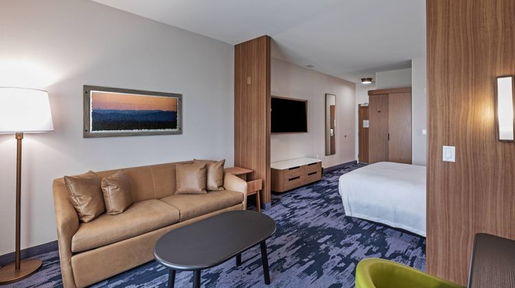Fairfield Inn & Suites Aberdeen Suite