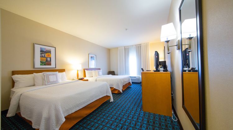 Fairfield Inn & Suites Cordele Room