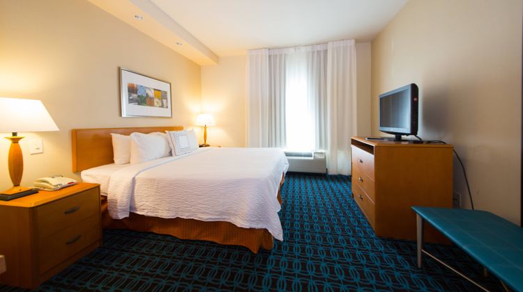 Fairfield Inn & Suites Cordele Room