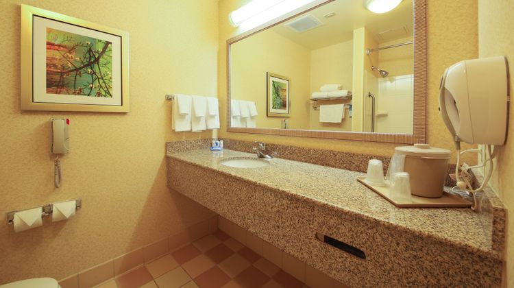 Fairfield Inn & Suites Cordele Room