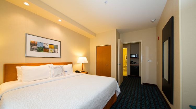 Fairfield Inn & Suites Cordele Room