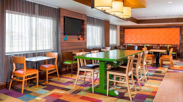 Fairfield Inn & Suites Holland Lobby