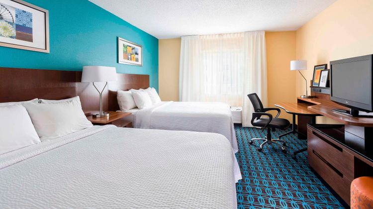 Fairfield Inn & Suites Holland Room