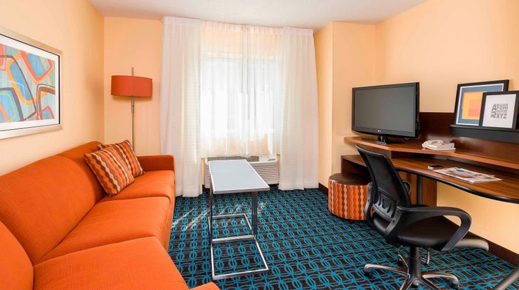 Fairfield Inn & Suites Holland Room
