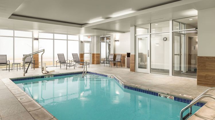 Fairfield Inn & Suites Salina Pool
