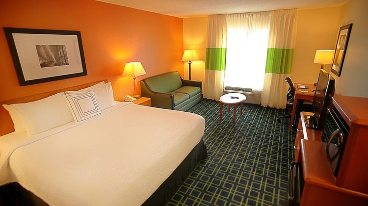 Fairfield Inn & Suites Rend Lake Room