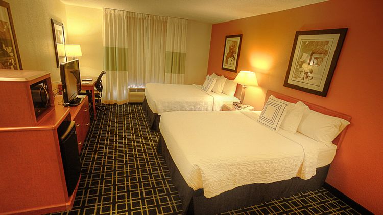 Fairfield Inn & Suites Rend Lake Room