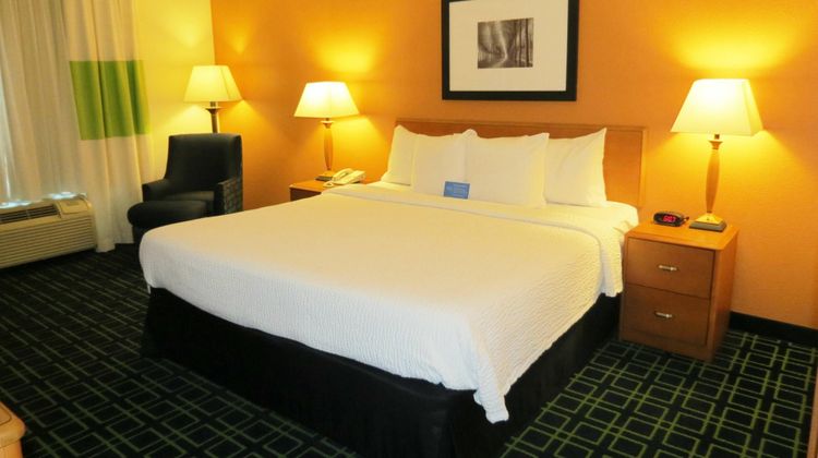 Fairfield Inn & Suites Rend Lake Room