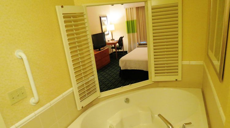 Fairfield Inn & Suites Rend Lake Room