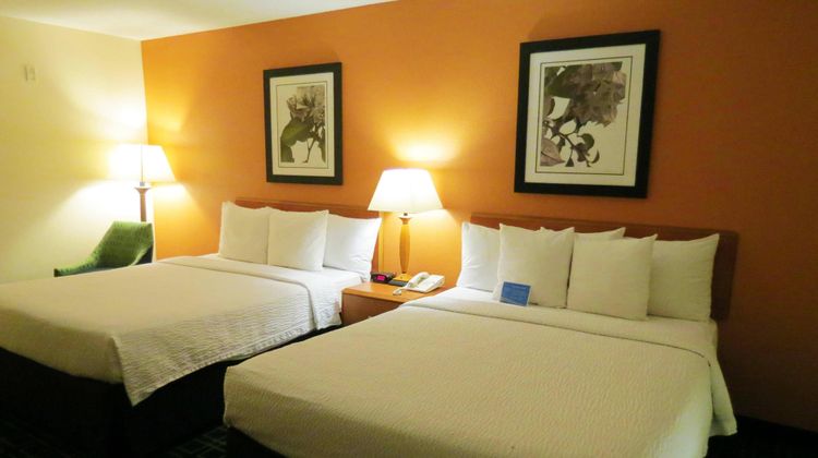 Fairfield Inn & Suites Rend Lake Room