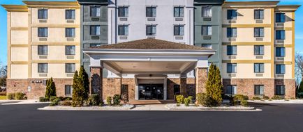 Fairfield Inn & Suites Coliseum Area Exterior