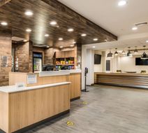 Fairfield Inn & Suites Coliseum Area Lobby