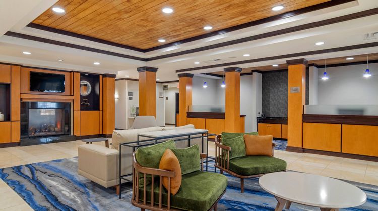 Fairfield Inn & Suites Commerce Lobby
