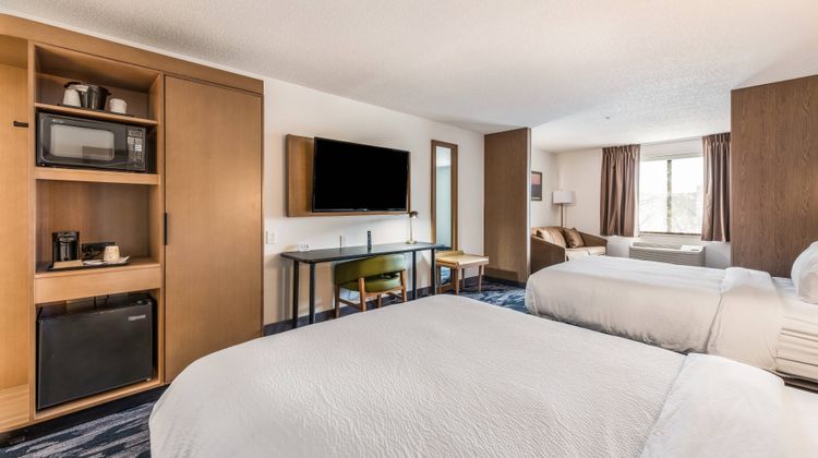 Fairfield Inn & Suites Coliseum Area Suite