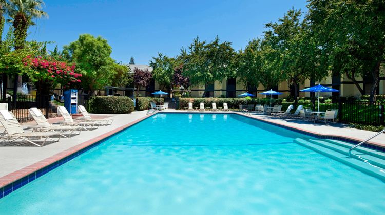 Four Points by Sheraton Bakersfield Pool