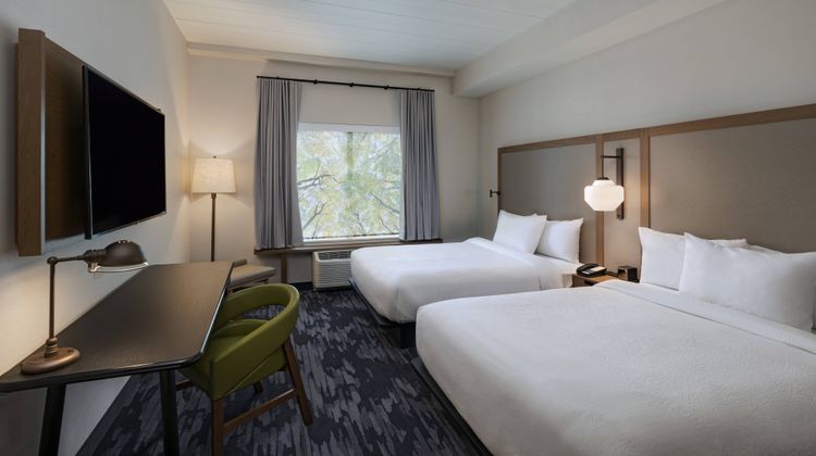 Fairfield Inn & Suites St Louis Downtown Room