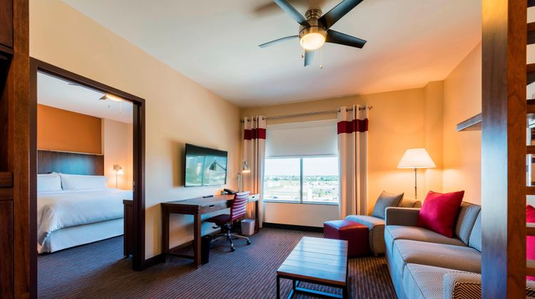Four Points by Sheraton Energy Corridor Suite