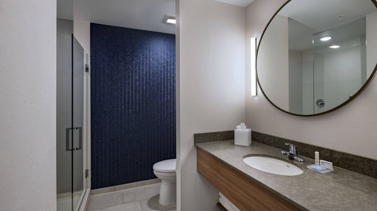 Fairfield Inn & Suites St Louis Downtown Room