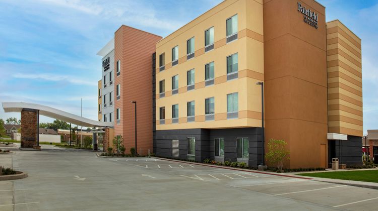 Fairfield Inn & Suites Near Expo Center Exterior