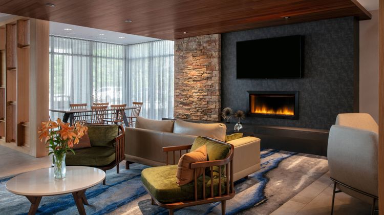 Fairfield Inn & Suites Near Expo Center Lobby
