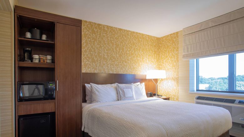 <b>Fairfield Inn & Suites New York Queen Room</b>. Images powered by <a href="https://www.leonardoworldwide.com/" title="Leonardo Worldwide" target="_blank">Leonardo</a>.