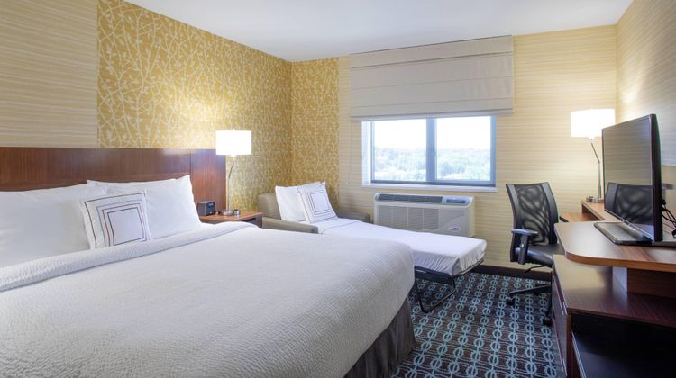 Fairfield Inn & Suites New York Queen Suite