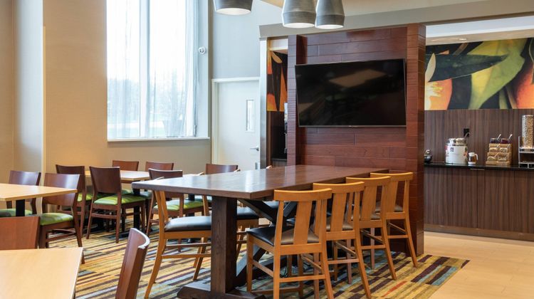 Fairfield Inn & Suites New York Queen Restaurant