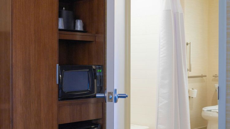 Fairfield Inn & Suites New York Queen Room