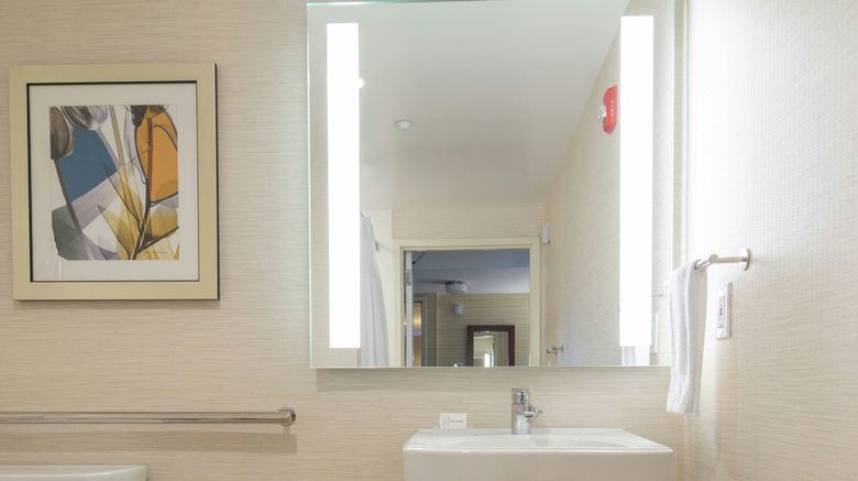 <b>Fairfield Inn & Suites New York Queen Room</b>. Images powered by <a href="https://www.leonardoworldwide.com/" title="Leonardo Worldwide" target="_blank">Leonardo</a>.