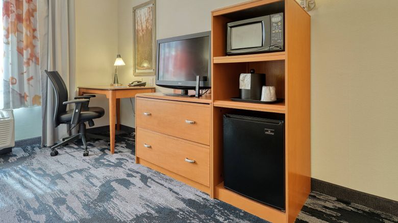 <b>Fairfield Inn & Suites New Cumberland Room</b>. Images powered by <a href="https://www.leonardoworldwide.com/" title="Leonardo Worldwide" target="_blank">Leonardo</a>.