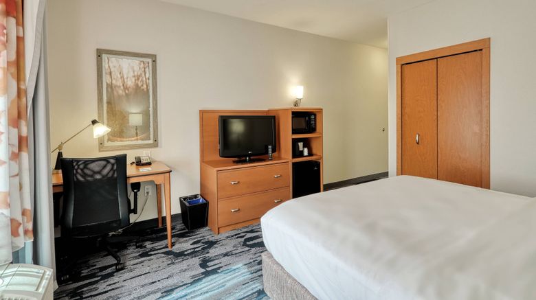 <b>Fairfield Inn & Suites New Cumberland Room</b>. Images powered by <a href="https://www.leonardoworldwide.com/" title="Leonardo Worldwide" target="_blank">Leonardo</a>.