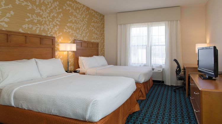 Fairfield Inn & Suites Santa Rosa Room