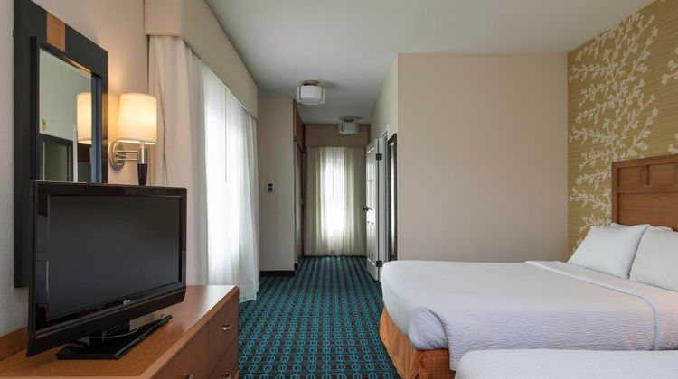 Fairfield Inn & Suites Santa Rosa Room