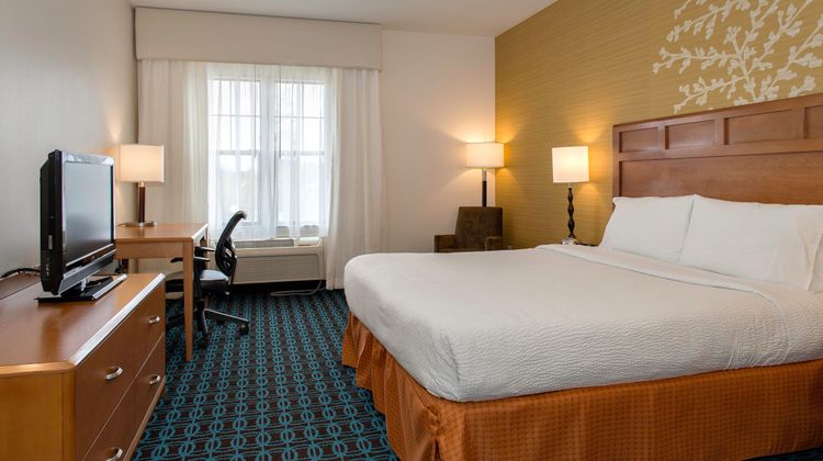 Fairfield Inn & Suites Santa Rosa Room