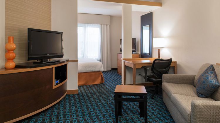 Fairfield Inn & Suites Santa Rosa Suite