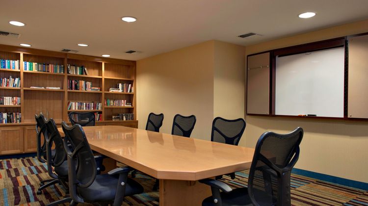 Fairfield Inn & Suites Santa Rosa Meeting