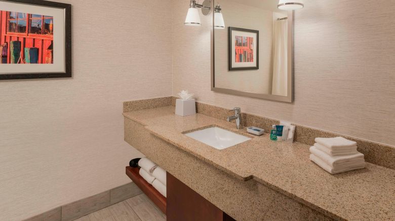 <b>Four Points Sheraton Boston Logan Arpt Room</b>. Images powered by <a href="https://www.leonardoworldwide.com/" title="Leonardo Worldwide" target="_blank">Leonardo</a>.