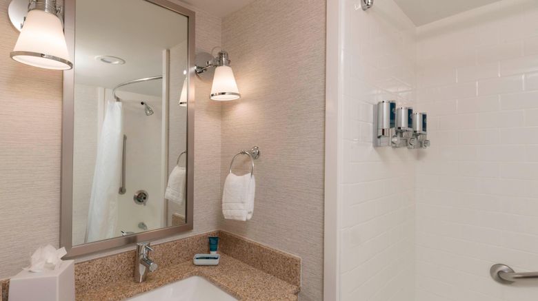 <b>Four Points Sheraton Boston Logan Arpt Room</b>. Images powered by <a href="https://www.leonardoworldwide.com/" title="Leonardo Worldwide" target="_blank">Leonardo</a>.